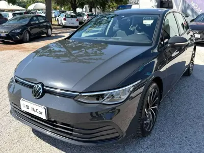 Usata VW Golf VIII Life 131 CV (96 kW) 2022 Urano grey Berlina