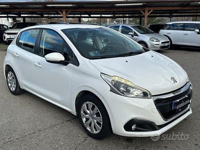Bianco Usata 2015 Peugeot 208 Allure Utilitaria | 5500 € (Buon prezzo)