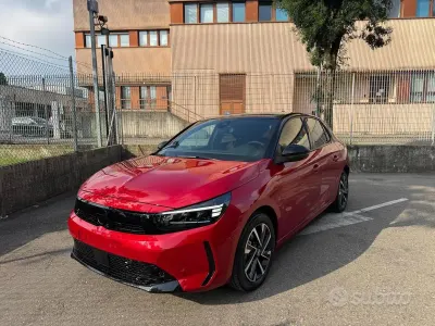 Usata Opel Corsa 101 CV (74 kW) 2024 Rosso metallizzato Utilitaria