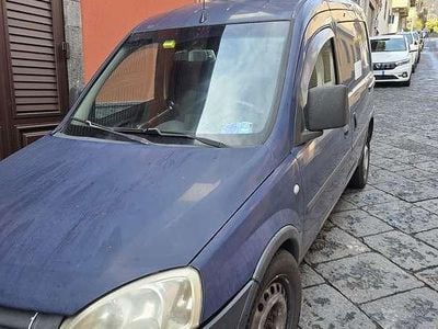 Usata Opel Combo 101 CV (74 kW) 2008 Blu/azzurro Monovolume