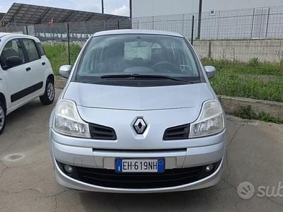 Usata Renault Modus 74 CV (54 kW) 2011 Grigio Monovolume