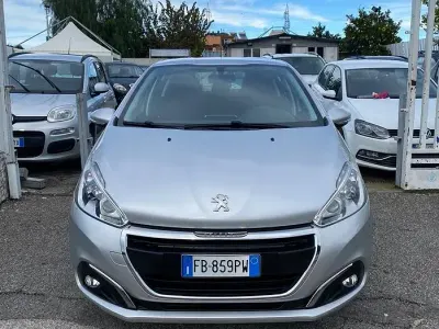 Usata Peugeot 208 Allure 75 CV (55 kW) 2015 Grigio Utilitaria