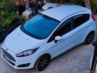Usata Ford Fiesta 75 CV (55 kW) 2014 Bianco Utilitaria
