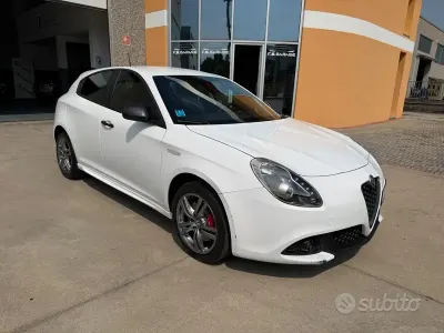 Usata Alfa Romeo Giulietta Super 120 CV (88 kW) 2019 Bianco Utilitaria