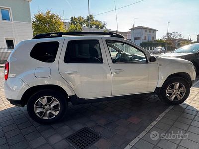 Usata Dacia Duster Lauréate 110 CV (80 kW) 2016 Bianco SUV