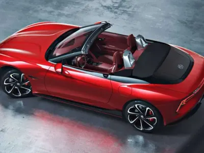 Nuova MG Cyberster 160 kW (218 CV) 2025 Argento Cabrio