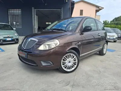 Usado Lancia Ypsilon Platinum 69 HP (50 kW) 2011 Citadino
