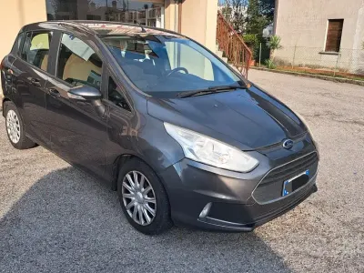 Usata Ford B-MAX Titanium 75 CV (55 kW) 2015 Grigio Monovolume