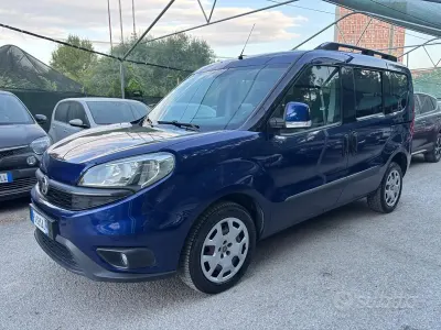 Usata Fiat Doblò Lounge 105 CV (77 kW) 2015 Rosso Monovolume