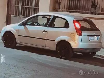 Usata Ford Fiesta 68 CV (50 kW) 2004 Utilitaria