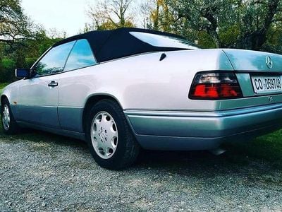 Usata Mercedes E200 136 CV (100 kW) 1994 Cabrio