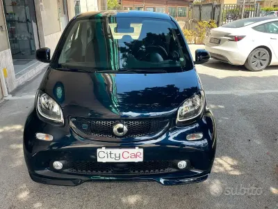 Begagnad Smart ForTwo Electric Drive Brabus 41 kW (56 HK) 2019 Svart Cab