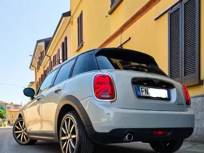 Käytetty Mini Cooper D Seven 116 HP (85 kW) 2018 Harmaa Viistoperä