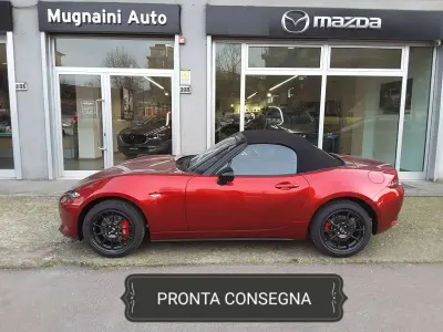 Nuova Mazda MX5 Homura-Line 132 CV (97 kW) 2026 Soul red crystal met Cabrio