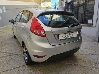Usata Ford Fiesta 97 CV (71 kW) 2010 Grigio Berlina