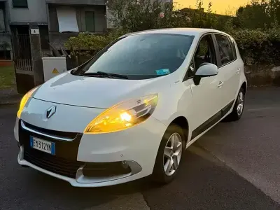 Usata Renault Scénic III 110 CV (80 kW) 2012 Bianco Monovolume