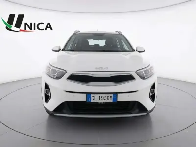 Usata Kia Stonic Urban 82 CV (60 kW) 2022 Clear white SUV