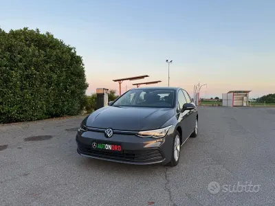 Usata VW Golf VII Life 116 CV (85 kW) 2021 Grigio Utilitaria