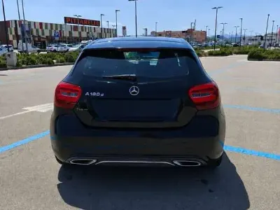 Usata Mercedes A180 109 CV (80 kW) 2016 Nero Utilitaria