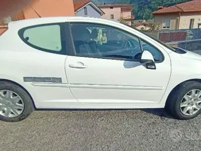 Usata Peugeot 207 68 CV (50 kW) 2011 Bianco Furgone