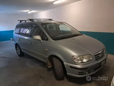 Usata Hyundai Trajet 112 CV (82 kW) 2005 Grigio Monovolume