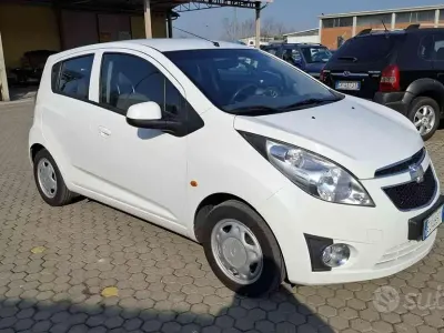 Usata Chevrolet Spark 68 CV (50 kW) 2011 Bianco Utilitaria