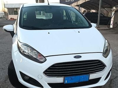 Gebraucht Ford Fiesta 80 PS (58 kW) 2013 Weiß Limousine