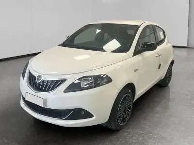 Usata Lancia Ypsilon Gold 69 CV (50 kW) 2024 Bianco Utilitaria