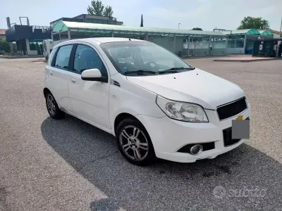 Usata Chevrolet Aveo 84 CV (61 kW) 2010 Bianco Berlina