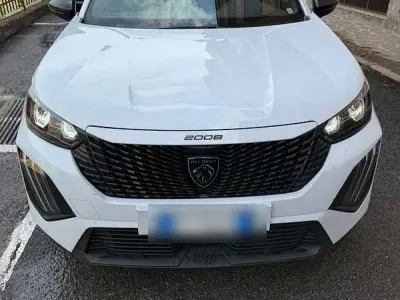 Usata Peugeot 2008 Active 102 CV (75 kW) 2024 SUV