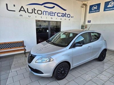 Usata Lancia Ypsilon Gold 69 CV (50 kW) 2015 Grigio Utilitaria