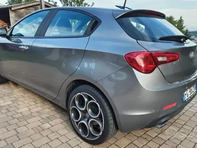 Usata Alfa Romeo Giulietta 120 CV (88 kW) 2016 Grigio Utilitaria