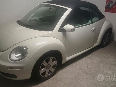 Usata VW New Beetle 105 CV (77 kW) 2008 Bianco Utilitaria