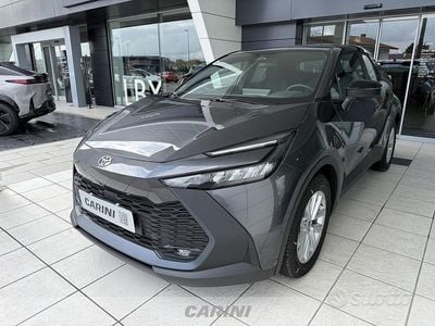 Nuova Toyota C-HR Active 122 CV (89 kW) 2025 Grigio SUV