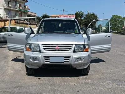 Usata Mitsubishi Pajero 160 CV (117 kW) 2002 Grigio SUV