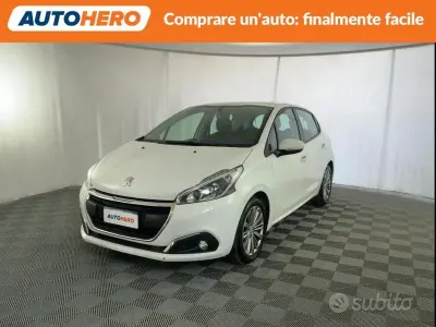 Gebraucht Peugeot 208 Active 102 PS (75 kW) 2018 Weiß Kleinwagen