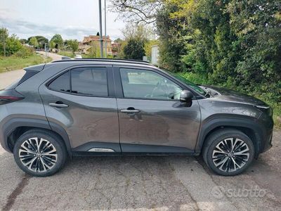 Usata Toyota Yaris Cross 92 CV (67 kW) 2024 Grigio SUV
