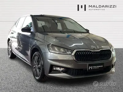 Usado Skoda Fabia 95 CV (69 kW) 2025 Gris Utilitario