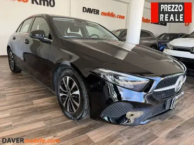 Usado Mercedes A180 Advanced 116 HP (85 kW) 2025 Preto Citadino