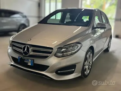 Usata Mercedes B180 109 CV (80 kW) 2016 Grigio Monovolume