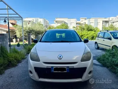Usata Renault Clio II 75 CV (55 kW) 2010 Bianco Berlina