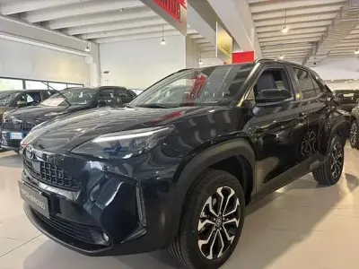 Usata Toyota Yaris Cross Trend 115 CV (84 kW) 2023 Deep black SUV