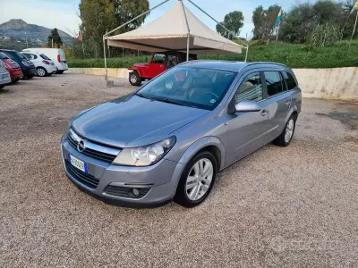 Usata Opel Astra Cosmo 150 CV (110 kW) 2005 Grigio Station wagon