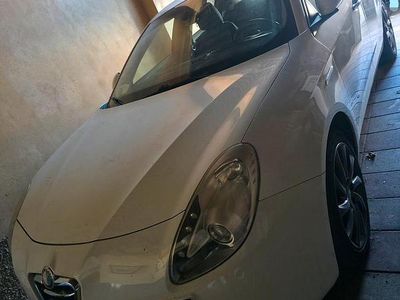 Usata Alfa Romeo Giulietta 105 CV (77 kW) 2011 Bianco Berlina
