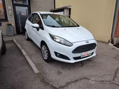 Begagnad Ford Fiesta Business Edition 97 HK (71 kW) 2014 Vit Halvkombi