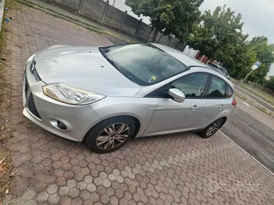 Usata Ford Focus 115 CV (84 kW) 2012 Grigio Berlina