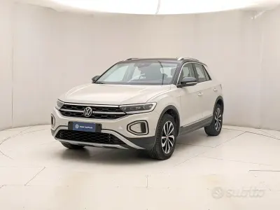 Usata VW T-Roc Style 150 CV (110 kW) 2023 Grigio SUV