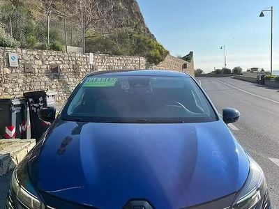 Używany Renault Clio V Evolution 101 KM (74 kW) 2024 Niebieski Sedan/Limuzyna