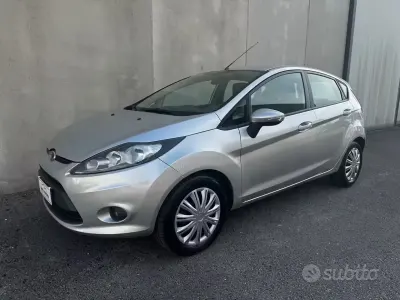 Usata Ford Fiesta Titanium 68 CV (50 kW) 2009 Grigio Berlina