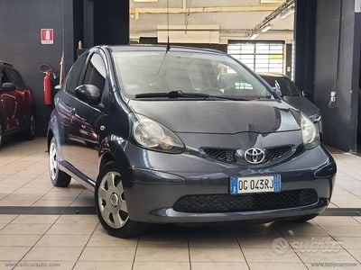 Usata Toyota Aygo 68 CV (50 kW) 2007 Grigio Utilitaria